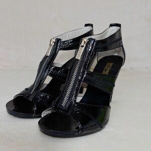 Michael Kors Women’s Berkley T-Strap Dress Sandals Black Crinkle Patent SZ-7 1/2
